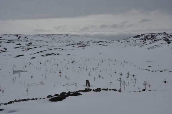 Um cemitério perdido no silêncio do gelo na periferia de Ilulissat, na Groelândia